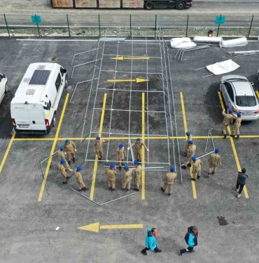 Kocaeli Büyükşehir, Hatay Defne ’ye iki Ramazan çadırı kurdu