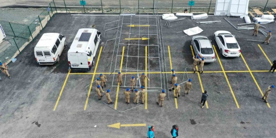 Kocaeli Büyükşehir, Hatay Defne ’ye iki Ramazan çadırı kurdu