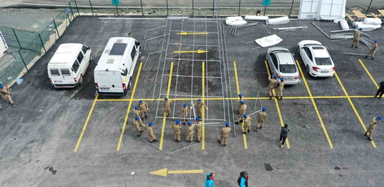 Kocaeli Büyükşehir, Hatay Defne ’ye iki Ramazan çadırı kurdu