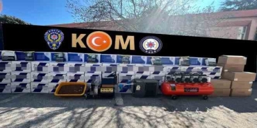 Kocaeli'de 9 adrese polis operasyonu: Milyonlarca makaron ele geçirildi