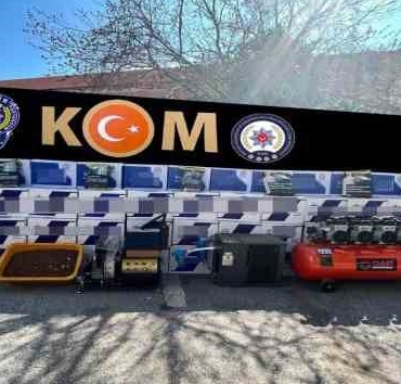 Kocaeli'de 9 adrese polis operasyonu: Milyonlarca makaron ele geçirildi