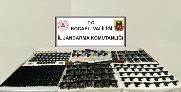 Kocaeli ’de bir ayda 28 silah ve 835 silah parçası ele geçirildi