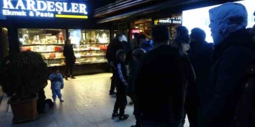 Kocaeli'de ilk iftar gününde pide kuyruğu