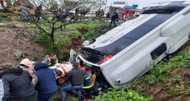 Kocaeli'de işçi servisi devrildi: 8 yaralı