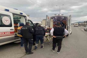 Kocaeli'de otomobil bariyerlere çarptı: 3 yaralı