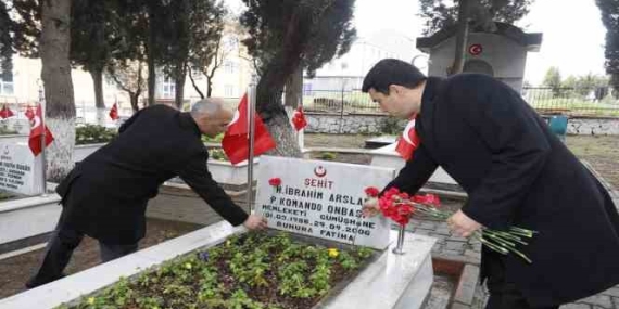 Körfez’de şehit mezarlarına karanfil bırakıldı