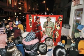 Körfezli çocuklar Hacivat-Karagöz ile doyasıya eğlendi