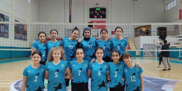 Midi voleybolcular finallerde