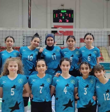 Midi voleybolcular finallerde