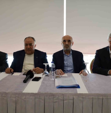 Milli görüşçülerden Saadet Partisi ’ne ‘Oynanan oyunu görün ’ uyarısı