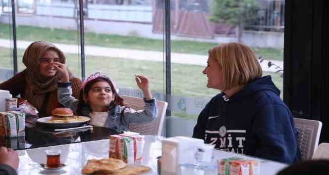 Minik Ecrin yeni yaşına İzmit'te girdi