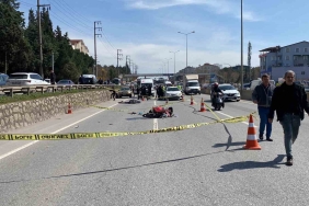 Motosiklet tır dorsesinin altına yuvarlandı, sürücü hayatını kaybetti