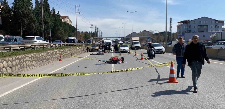 Motosiklet tır dorsesinin altına yuvarlandı, sürücü hayatını kaybetti