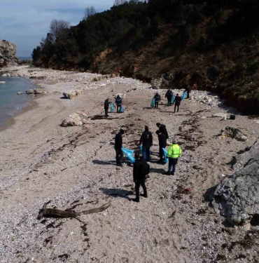 O koydan çok sayıda plastik toplandı