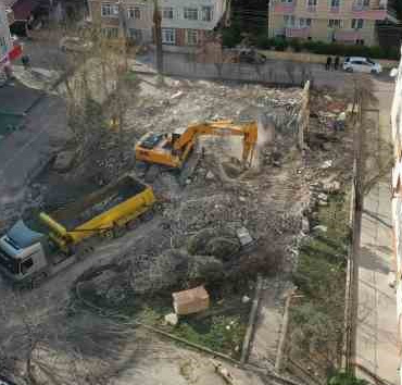 O sağlık ocağı yeni görünüme kavuşması için yıkıldı