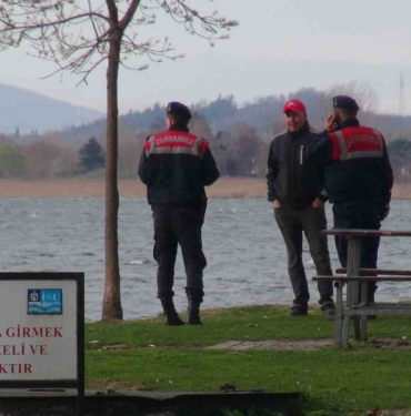 Sapanca Gölü ’nde kano alabora oldu: 2 kişi yüzerek kıyıya çıktı