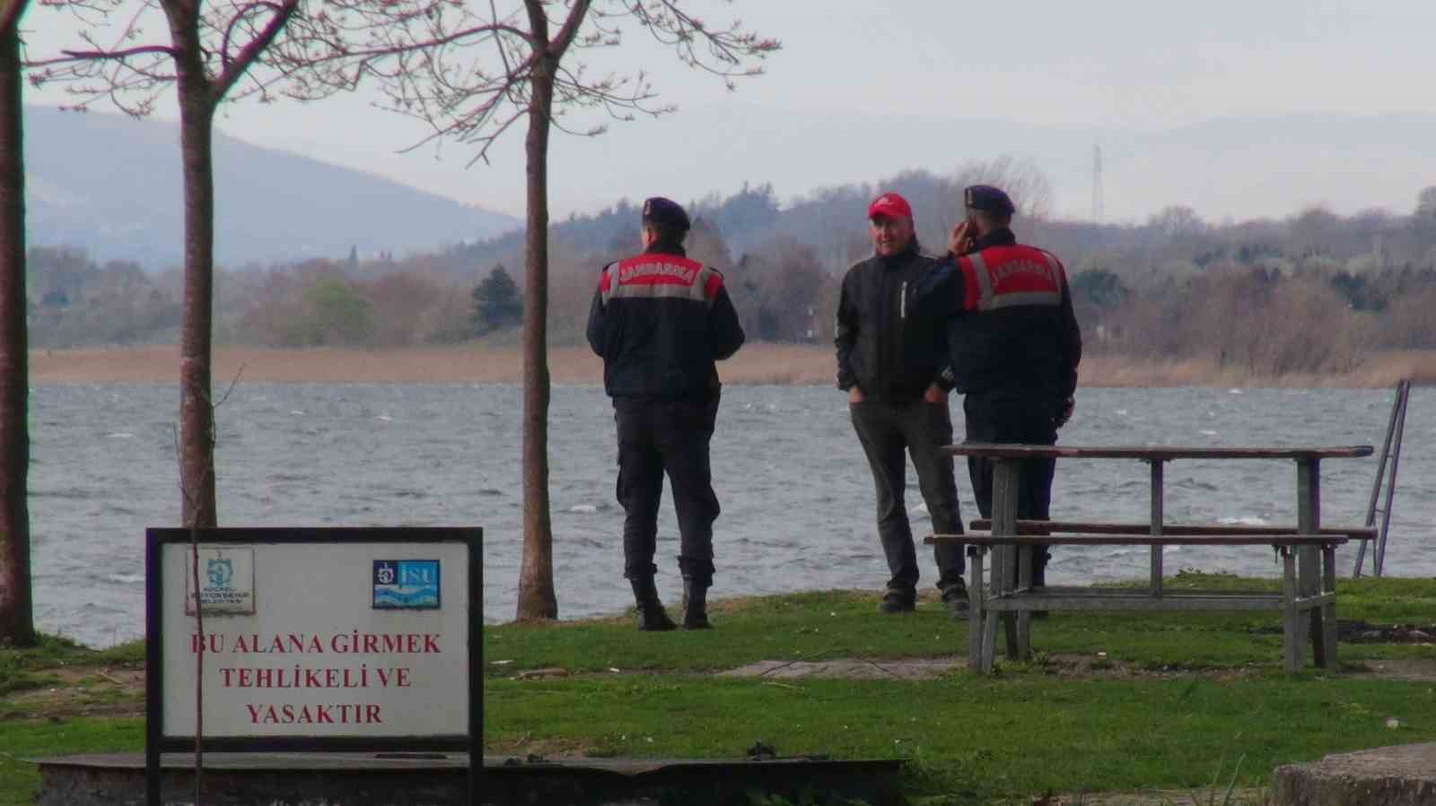 Sapanca Gölü ’nde kano alabora oldu: 2 kişi yüzerek kıyıya çıktı