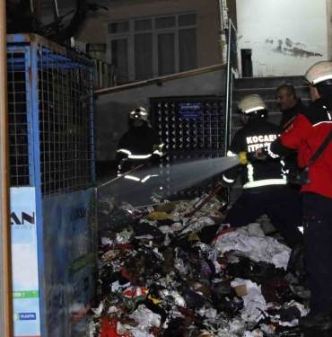 Sigara izmariti tekstil atölyesindeki atık kumaşları yaktı