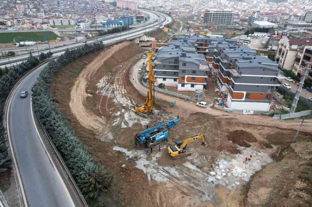 Solaklar Köprülü Kavşak Projesi ’nde ilk kazma vuruldu