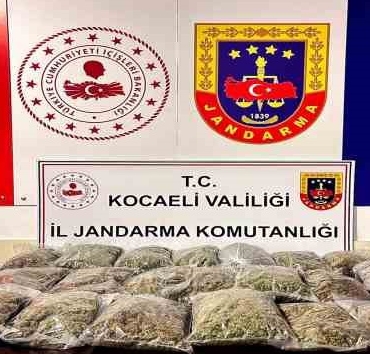 Şüphe üzerine durdurulan araçtan 15 kilo uyuşturucu çıktı