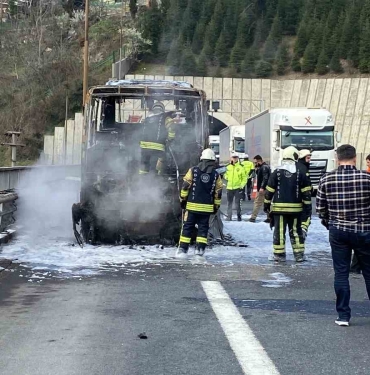 TEM ’de minibüs alev topuna döndü