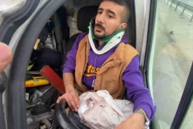 Tıra arkadan çarpan panelvan hurdaya döndü, sürücü araç içinde sıkıştı