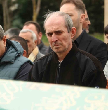 Trafik kazasında kaybettiği oğlunu toprağa veren acılı babadan yürek yakan sözler