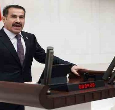Türkkan'ın 'cami projesinin kaldırıldığı' iddiasını ruhsat ve belgelerle yalanladı