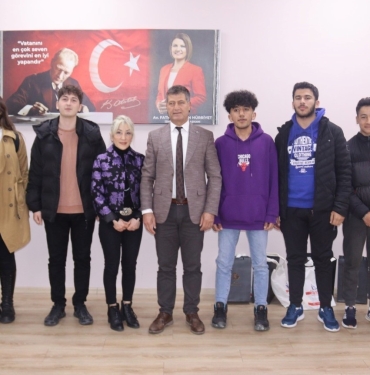 Üniversite sınavına hazırlanan depremzede öğrencilere kitap desteği