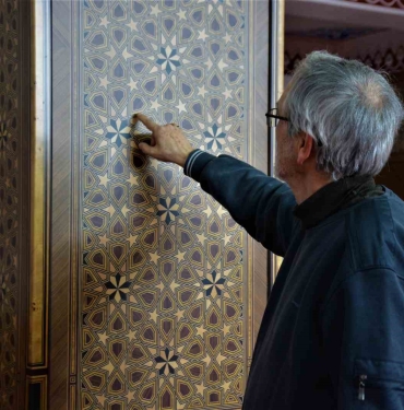 Unutulmaya yüz tutan sanat dünyada ilk kez bir camide uygulandı