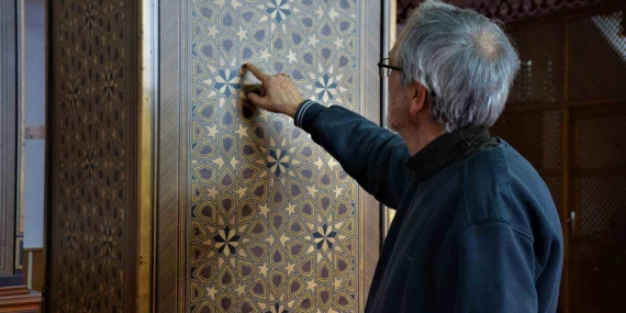 Unutulmaya yüz tutan sanat dünyada ilk kez bir camide uygulandı