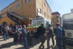 Üzerine demir kapı düşen çocuk yaşamını yitirdi