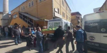 Üzerine demir kapı düşen çocuk yaşamını yitirdi