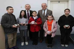 Yarışmada dereceye giren öğrencilere Başkan Aygün ’den ödül