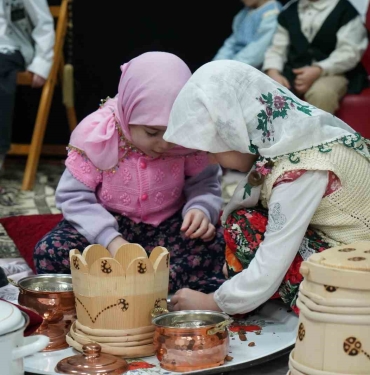 Yaşlılar için teknolojinin olmadığı zamanlara gittiler