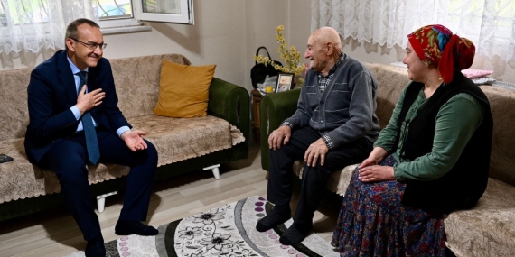 Vali Yavuz, İzmit ’te Aileleri Ziyaret Ederek Kadir Gecelerini Tebrik Etti