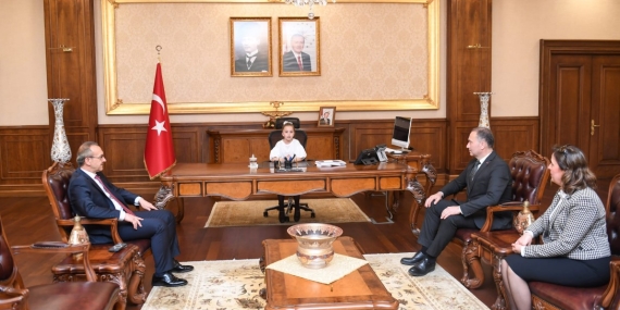 Minik Öğrenciden Vali Yavuz’a Ziyaret