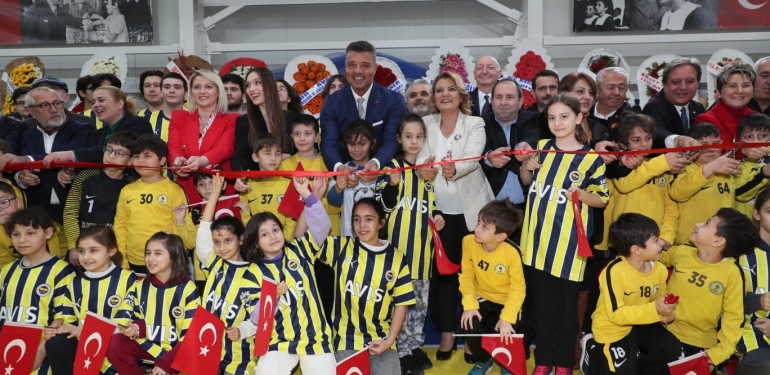 24 ’üncü spor salonunu İzmit ’te açtı