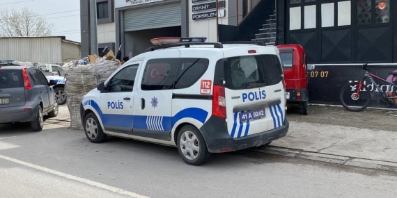 Başörtüsü çalıştığı makineye takılan genç kız hayatını kaybetti