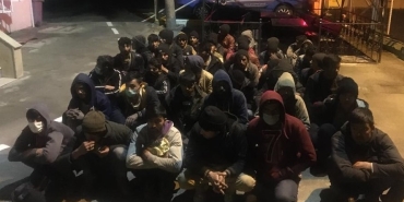 KOCAELİ'DE 25 DÜZENSİZ GÖÇMEN YAKALANDI