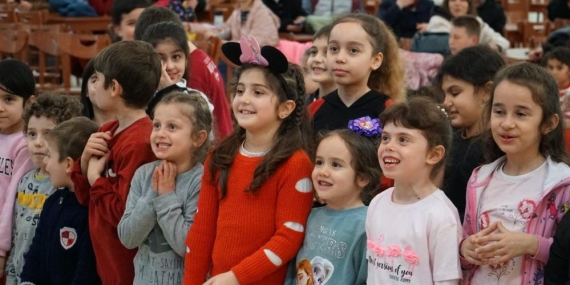 Gölcük Belediyesi, çocuklara eğlenceli bir akşam yaşattı