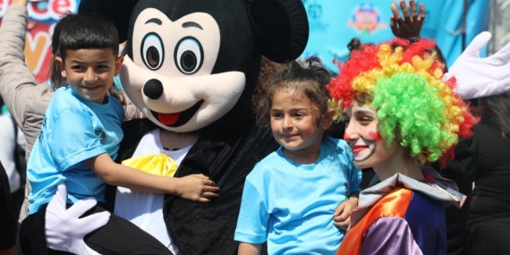 Hatay’da depremzede çocukların bayram sevinci