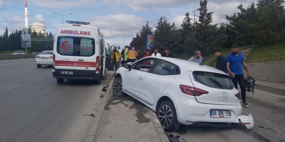 Faciadan dönüldü, otobüs durağına çarpmasına ramak kaldı: 3 yaralı
