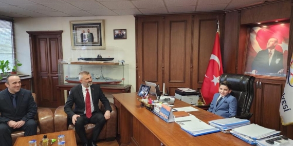 Başkan Sezer, koltuğunu Melih’e devretti