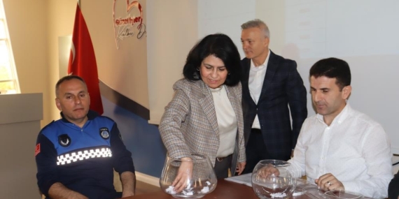 Tüysüzler pazarındaki 45 pazar yeri noter huzurunda belli oldu