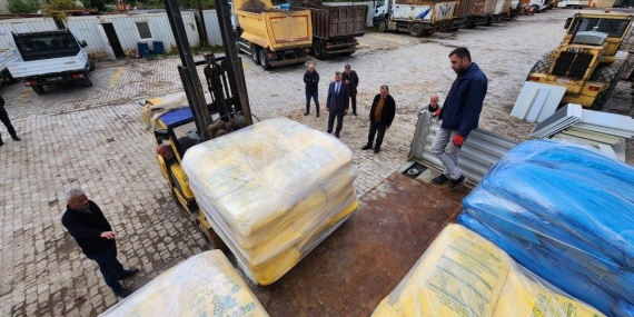 Gölcük, depremzedelerin yanında olmaya devam ediyor