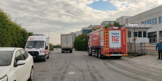 Ambalaj fabrikasının bacasından yükselen duman panik oluşturdu