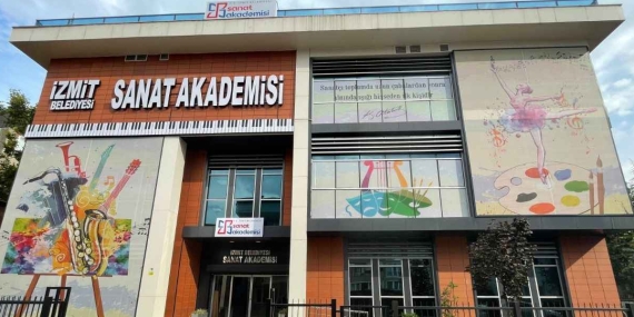 İzmit Belediyesi Sanat Akademisi depremzede gençleri bekliyor