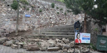 Akçakoca Mahallesi ’nde merdivenler yenileniyor