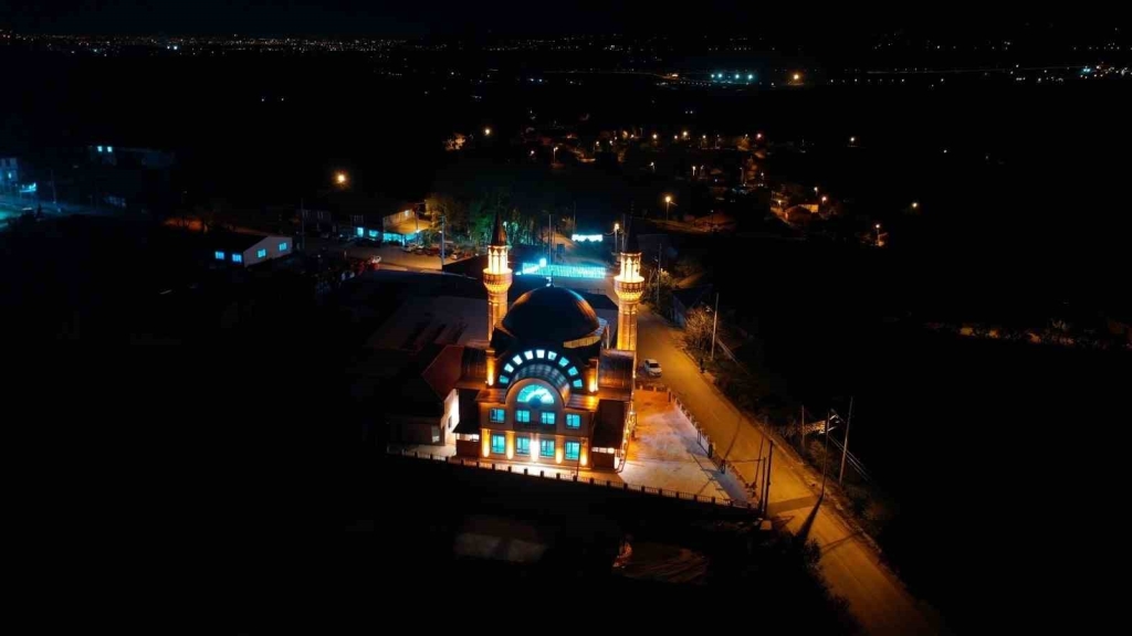 Ambarcı Tepebaşı Camii Kadir Gecesi ’nde hizmete açıldı